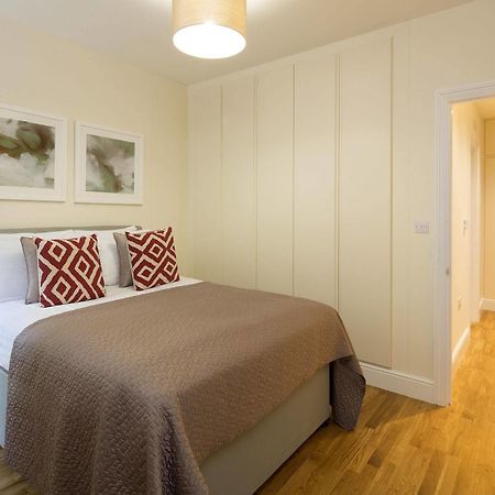 Hammersmith One London Bagian luar foto