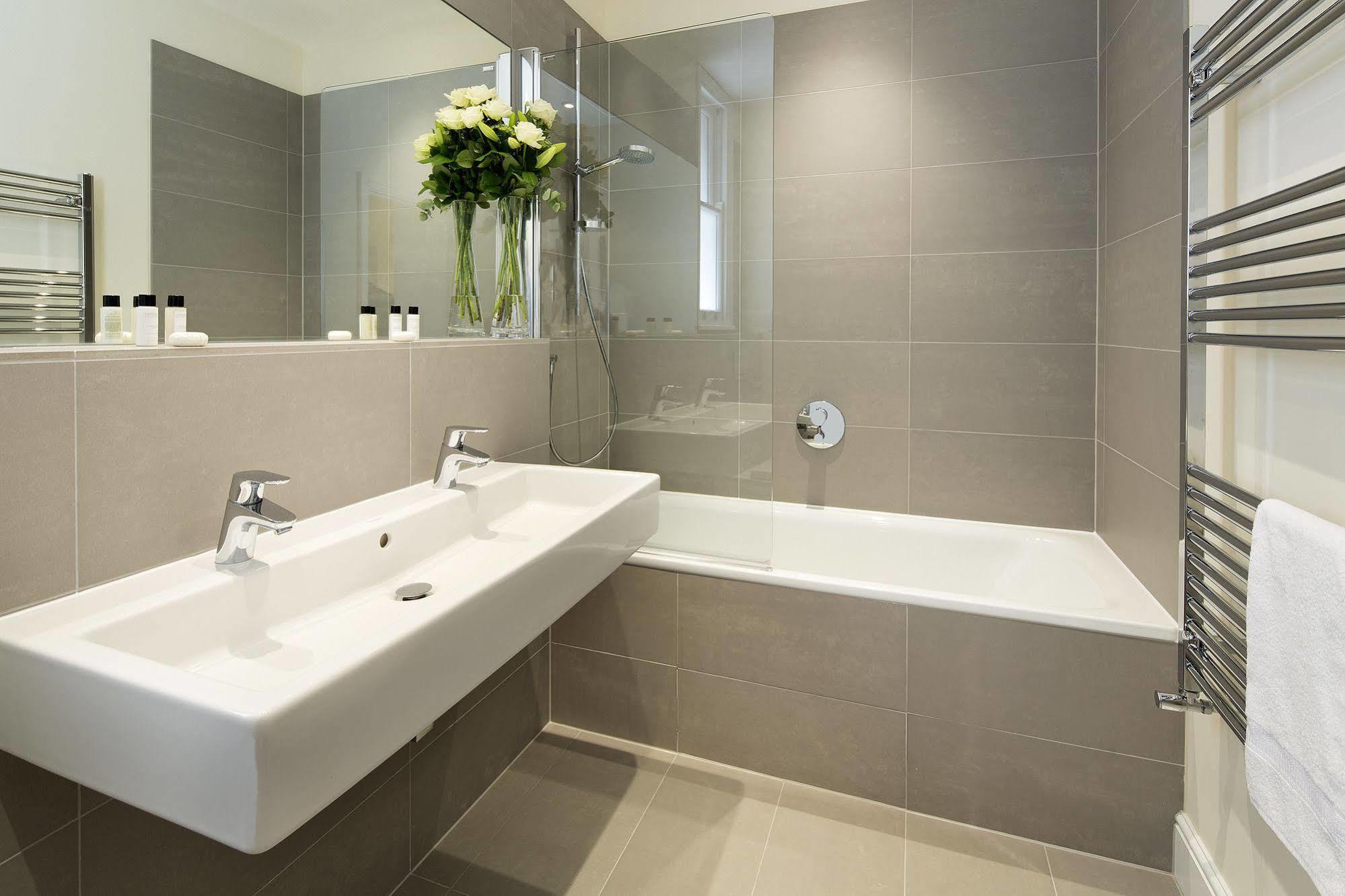 Hammersmith One London Bagian luar foto